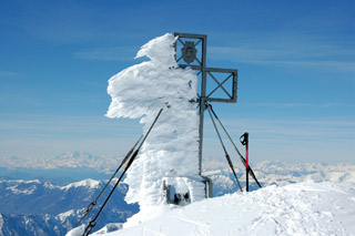 Salita invernale al Pizzo Tre Signori da Ornica lungo la Val d'Inferno con moltissima neve il 15 febb 09  - FOTOGALLERY